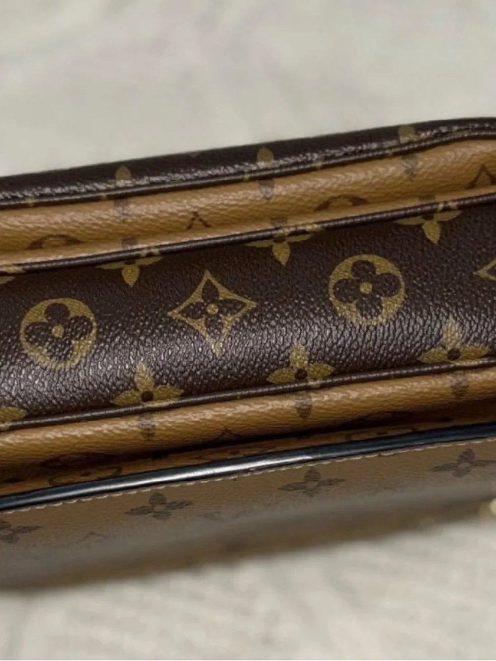 Louis Vuitton Pochette Métis (Monogram Reverse)